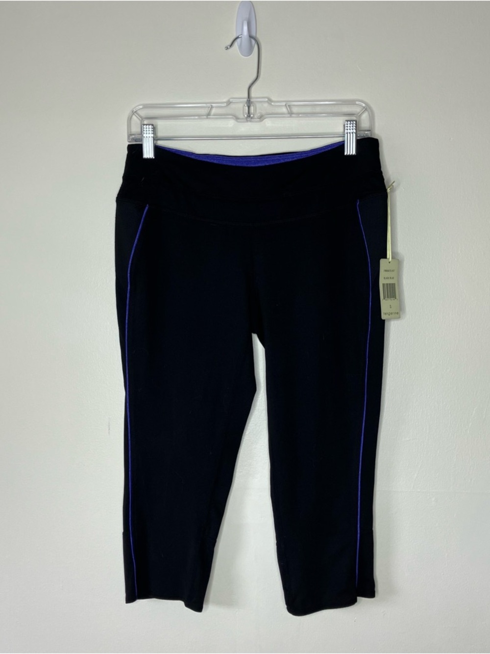 NWT Tangerine athletic capri pants S